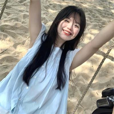 腰间持枪